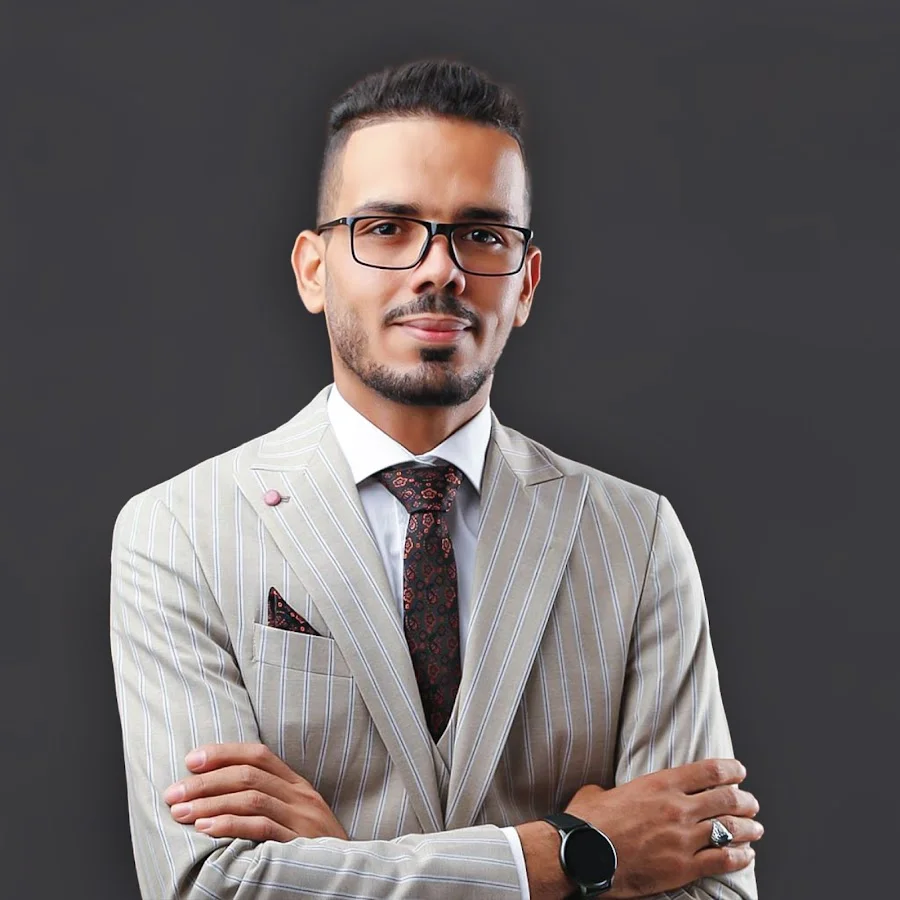 الأستاذ زين محمود image